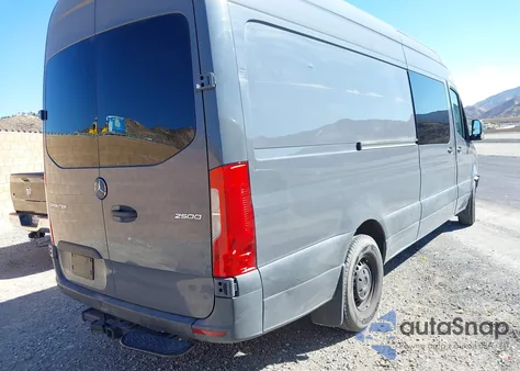 2021 Mercedes-Benz Sprinter 2500 High Roof I4 Diesel z USA, uszkodzony, nr VIN W1W4DCHY5MT049933